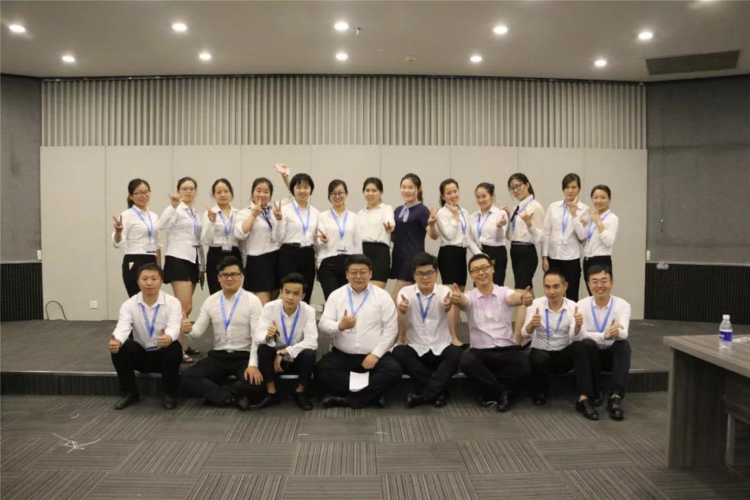 “順勢而為，網(wǎng)贏天下！”2018青峰網(wǎng)絡(luò)智能營銷峰會(huì)圓滿成功！