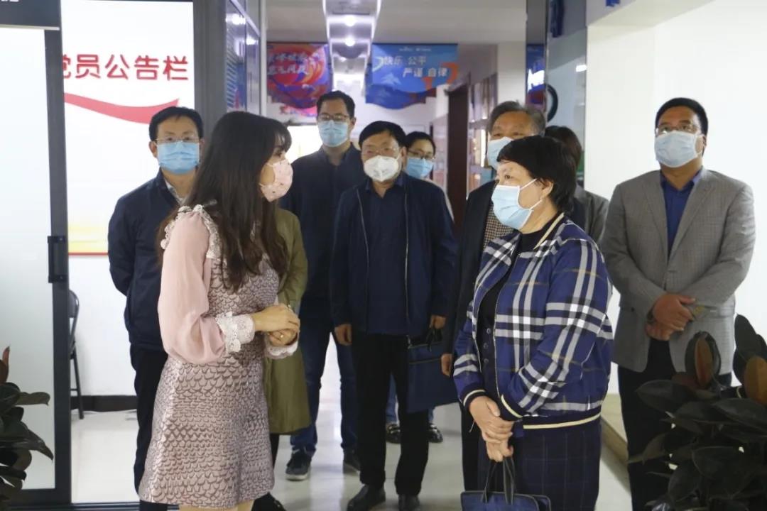 市人大財(cái)經(jīng)委員會(huì)副主任委員、市人大常委會(huì)財(cái)經(jīng)工委主任 衛(wèi)華平一行蒞臨洛陽(yáng)青峰進(jìn)行復(fù)工復(fù)產(chǎn)情況工作指導(dǎo)！