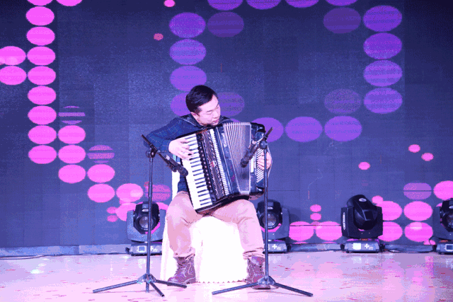 1518401350176746.gif 220.gif